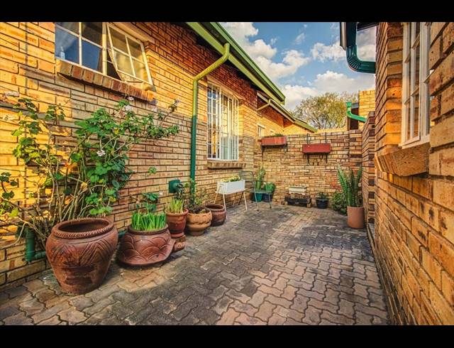 3 BEDROOM APARTMENT FOR SALE IN GLEN MARAIS